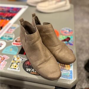American Eagle Outfitters Taupe Ankle Booties